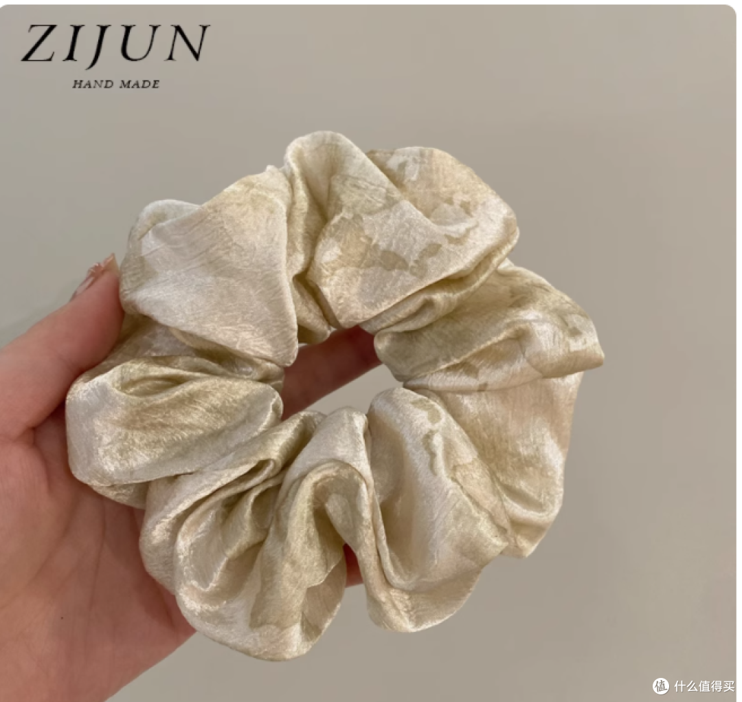 紫郡亮丝褶皱大肠发圈:一束光里的复古优雅,承包你的四季时髦
