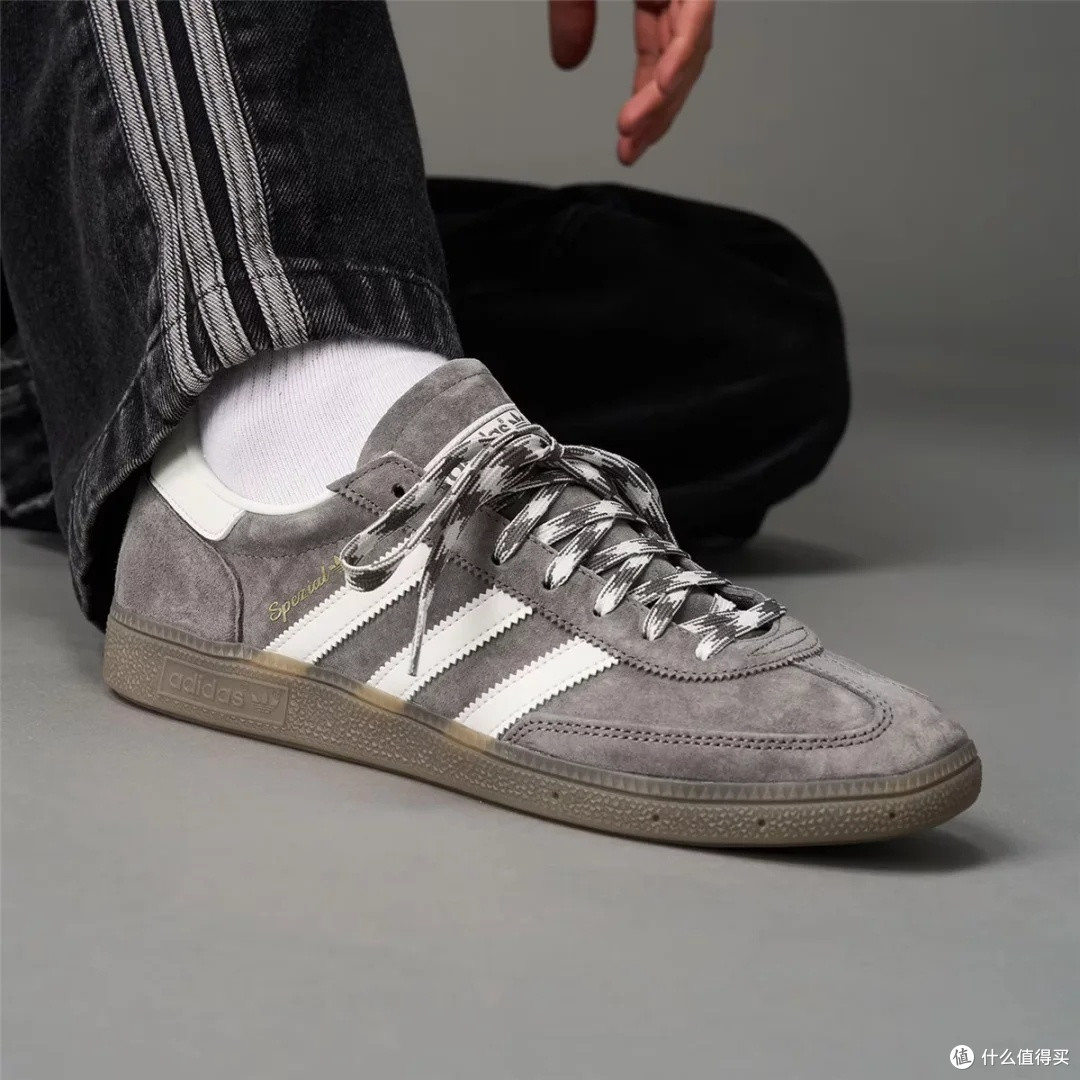阿迪达斯HANDBALL SPEZIAL:复古与实用