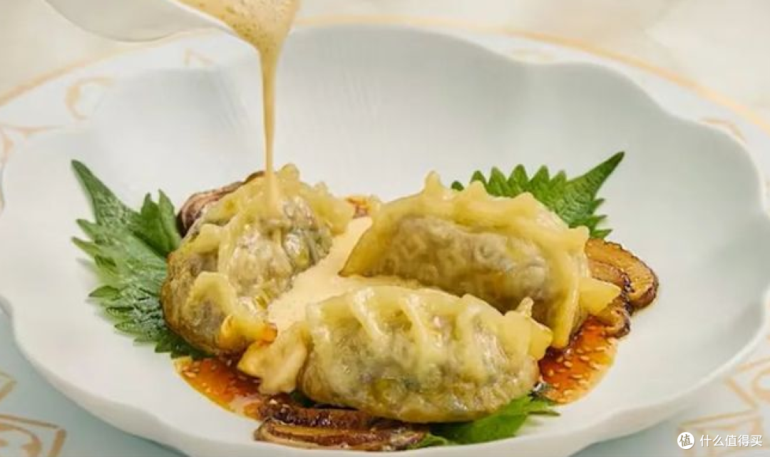 LV饺子243元3个?我排队抢了3个月,只为吃一口"身份认同"!