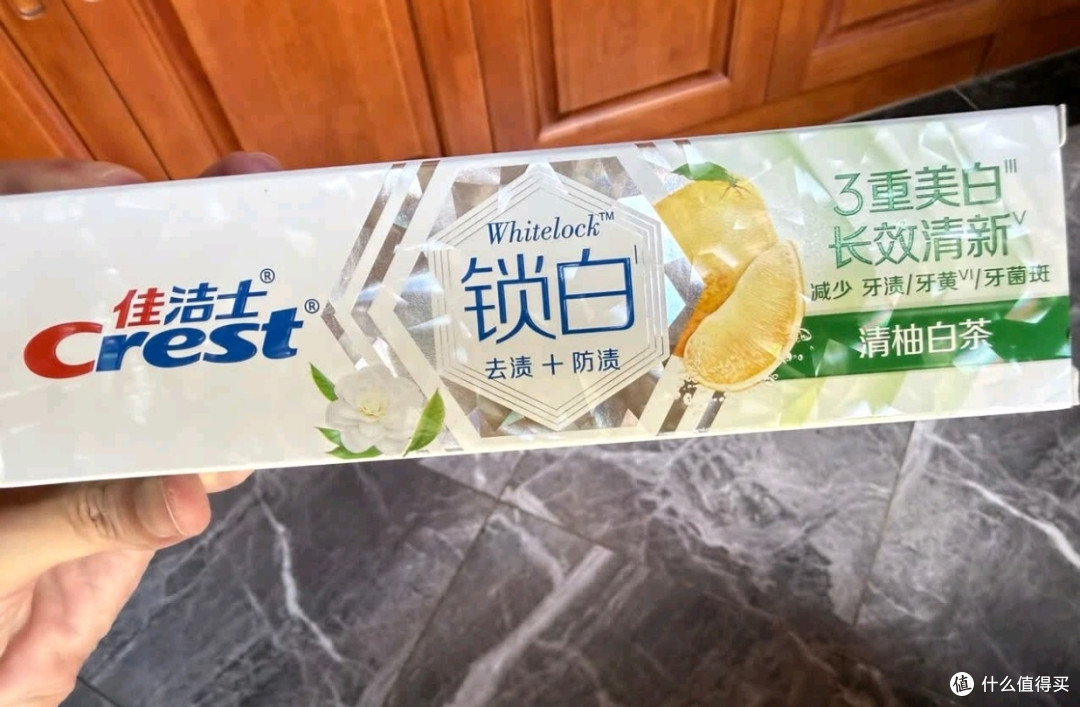 早晚刷牙认准它！佳洁士锁白牙膏成我的亮白底气