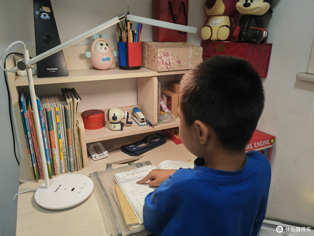 学习搭子必备!书客 L1 护眼台灯测评,照亮学习的每一个奋斗时刻