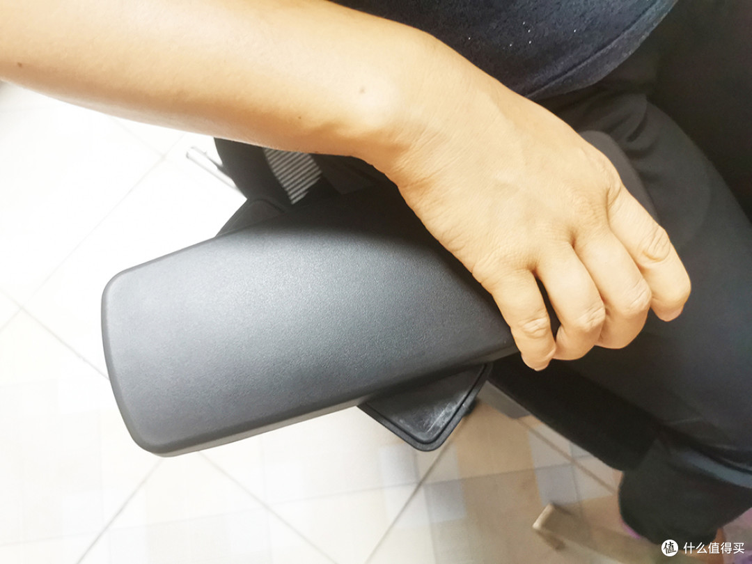 久坐不累的秘密？夏草木 Fit2 人体工学椅深度测评