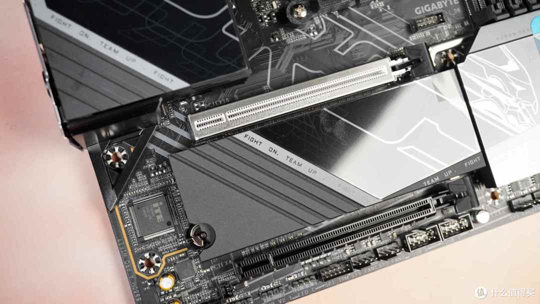 内存黑科技，确实有东西 - 技嘉B850M AORUS PRO WIFI7电竞雕