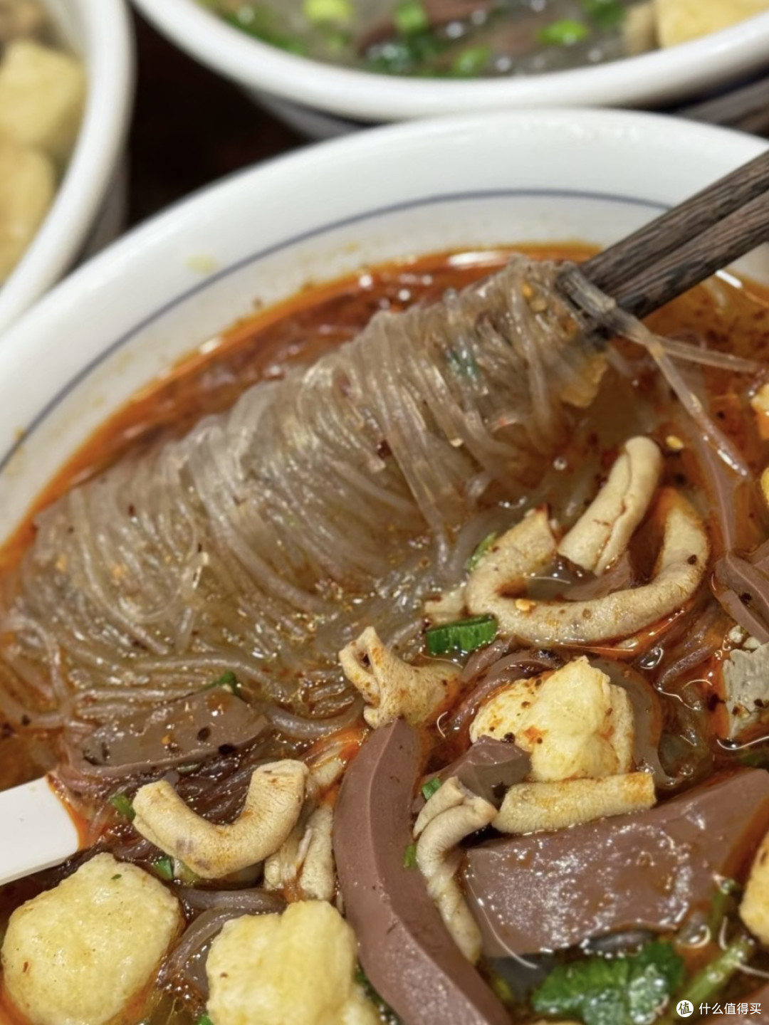 城市小吃大搜罗：北京烤鸭与南京鸭血粉丝