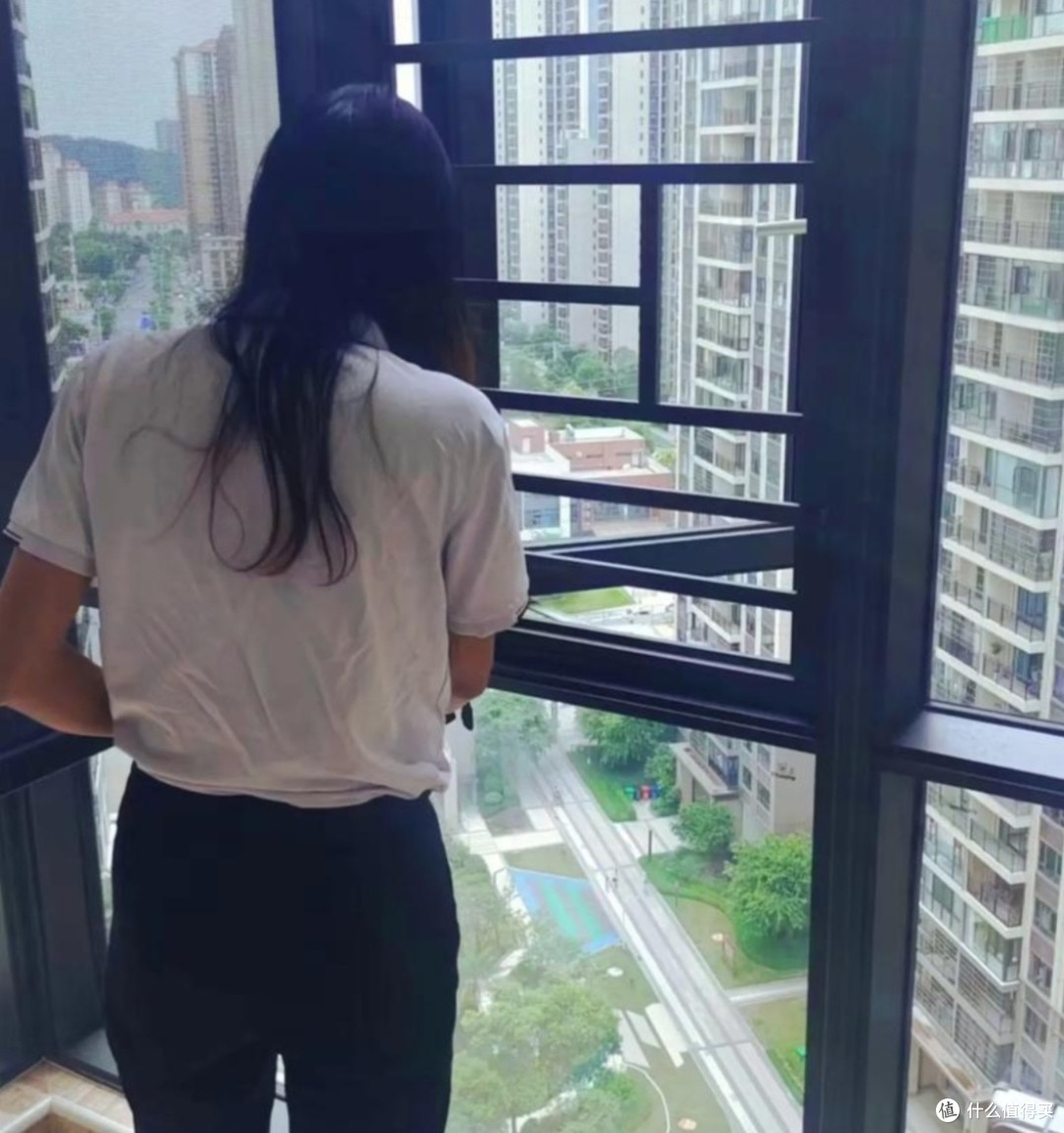 换季窗户清洁攻略:巧擦窗外明净如新