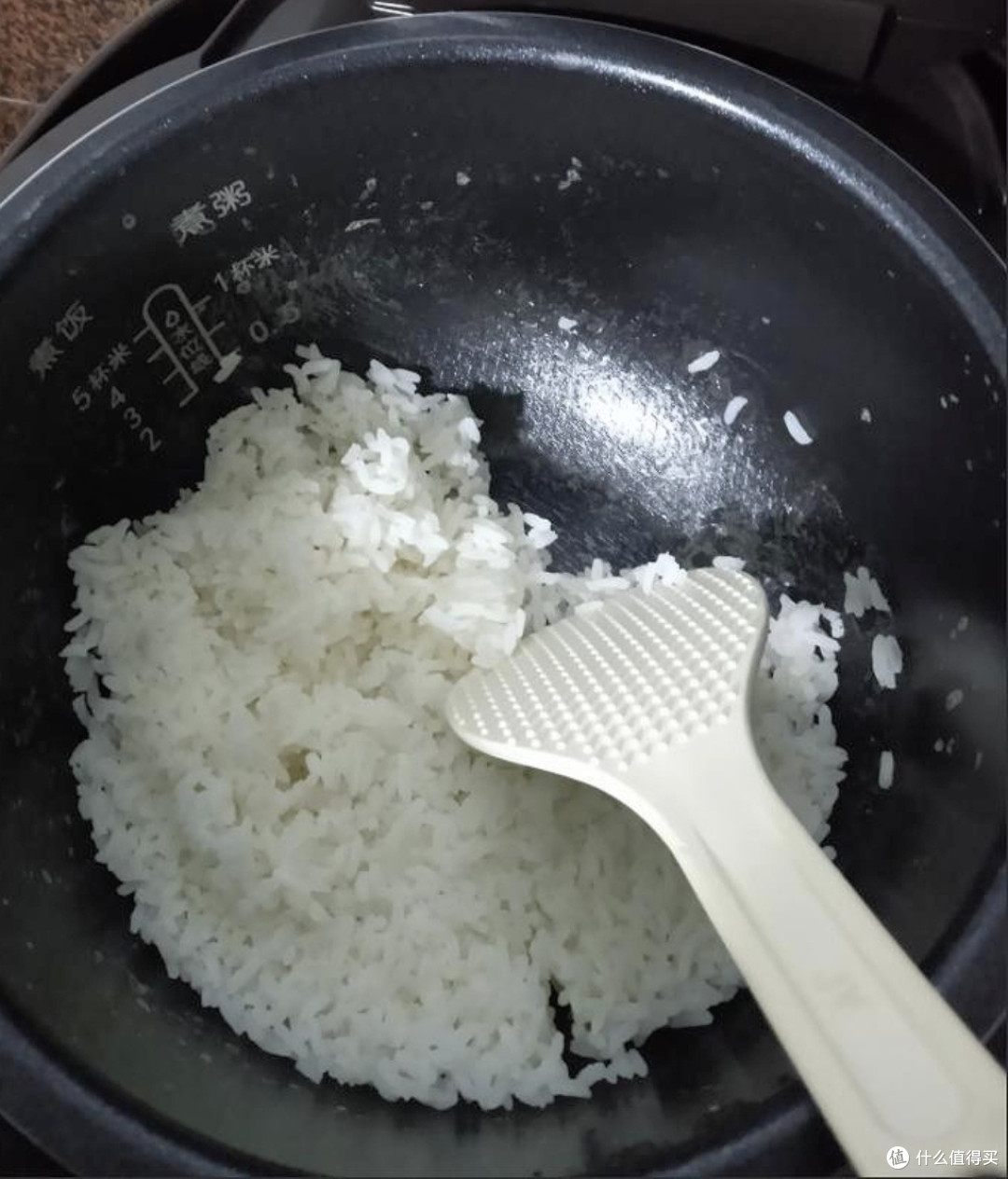 苏泊尔电饭煲，煮出的米饭香甜q弹 