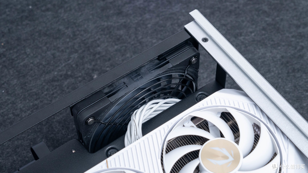 11L艺术级ITX：乔思伯T9 七彩虹 B860I+索泰5070Ti SOLID装机分享