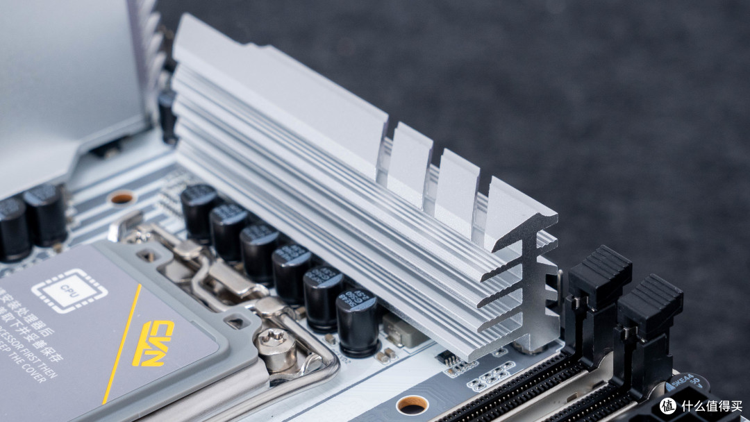 11L艺术级ITX：乔思伯T9 七彩虹 B860I+索泰5070Ti SOLID装机分享