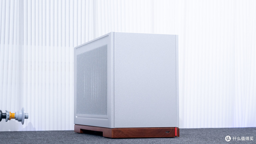11L艺术级ITX：乔思伯T9 七彩虹 B860I+索泰5070Ti SOLID装机分享