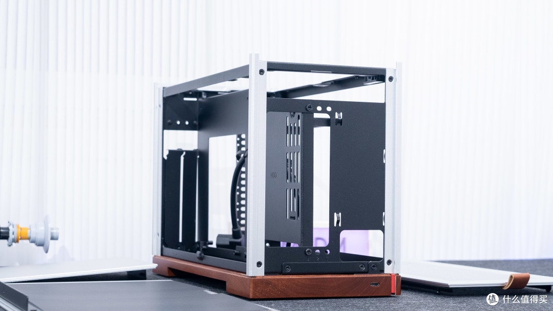 11L艺术级ITX：乔思伯T9 七彩虹 B860I+索泰5070Ti SOLID装机分享