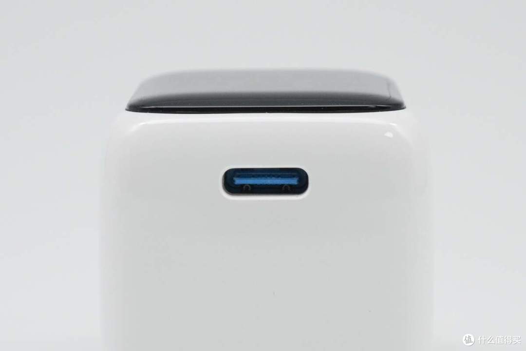 航嘉发布灵动F45 Neo充电器,为iPhone17量身定制的45W安全快充