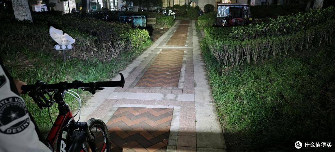 米家户外多功能灯小身材大用途:骑行、登山、探险能都实用