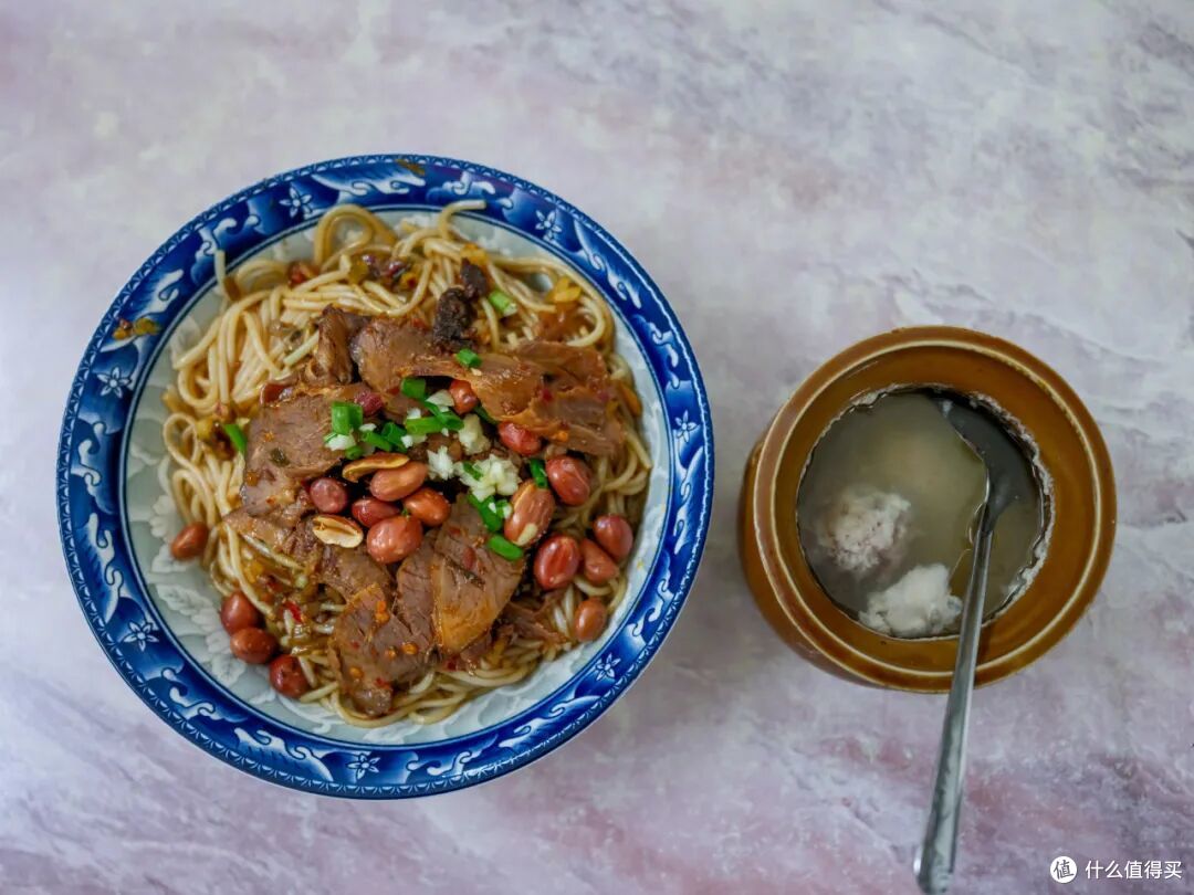 在这个征服全国食客味蕾的城市,吃到七步一晕碳是什么体验?