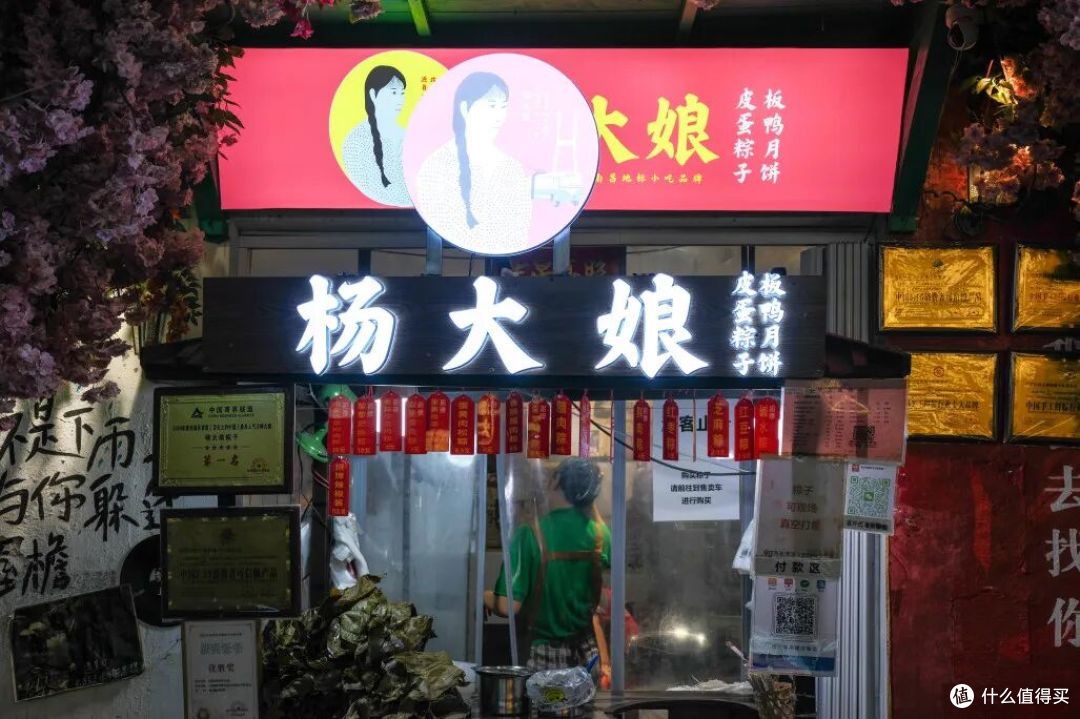 在这个征服全国食客味蕾的城市,吃到七步一晕碳是什么体验?