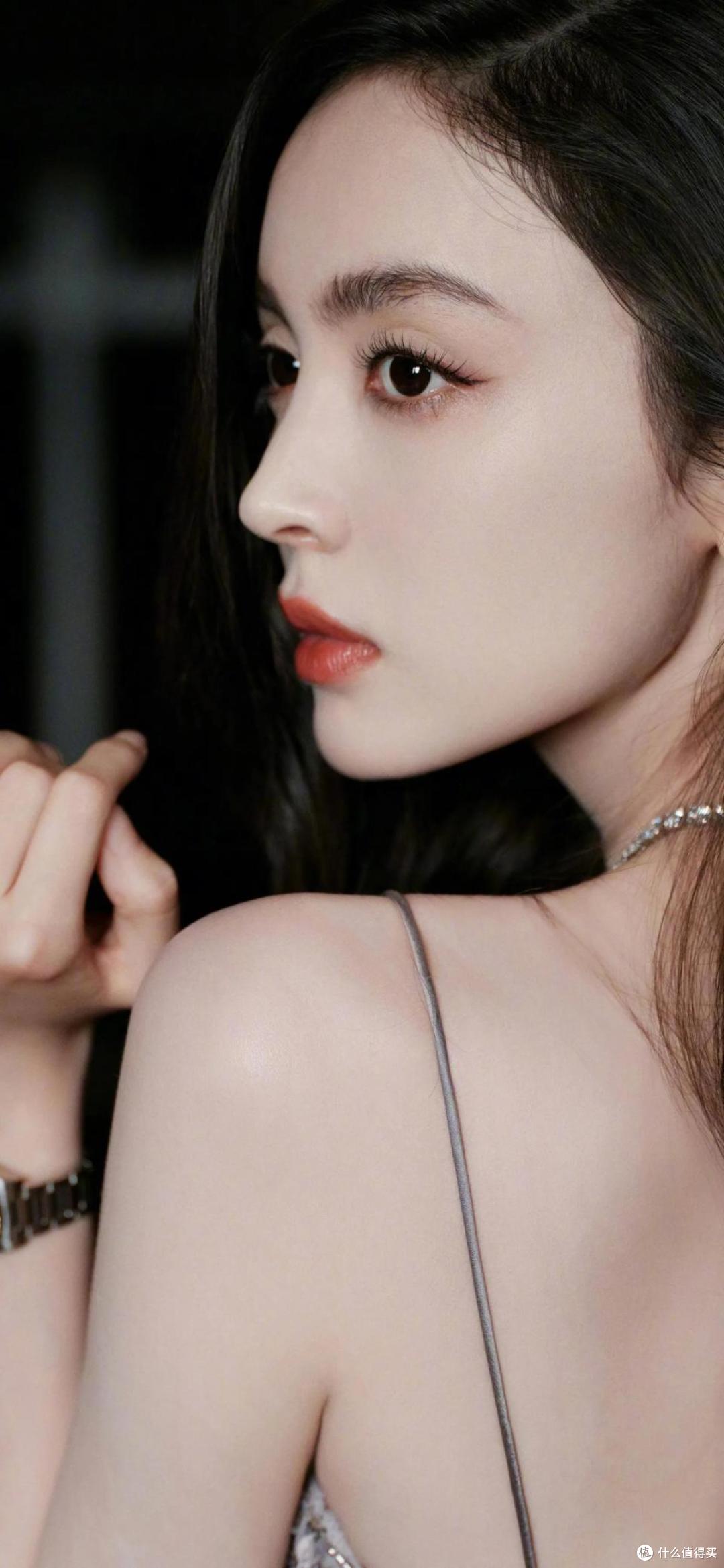 绝美颜值暴击！古力娜扎生图引热议，“人间富贵花”高级审美