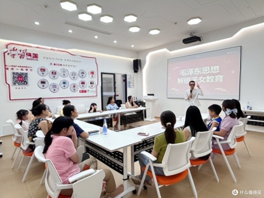 广东惠州:李东水老师公益课点亮仲恺家长教育智慧