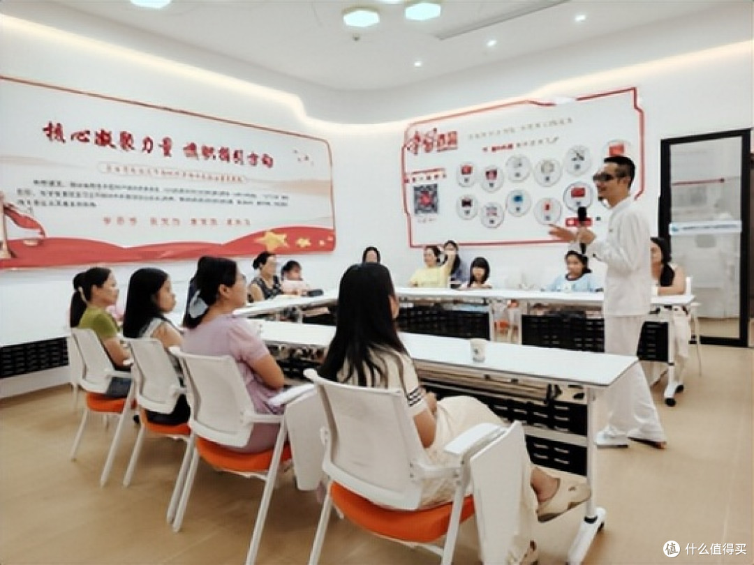 广东惠州:李东水老师公益课点亮仲恺家长教育智慧