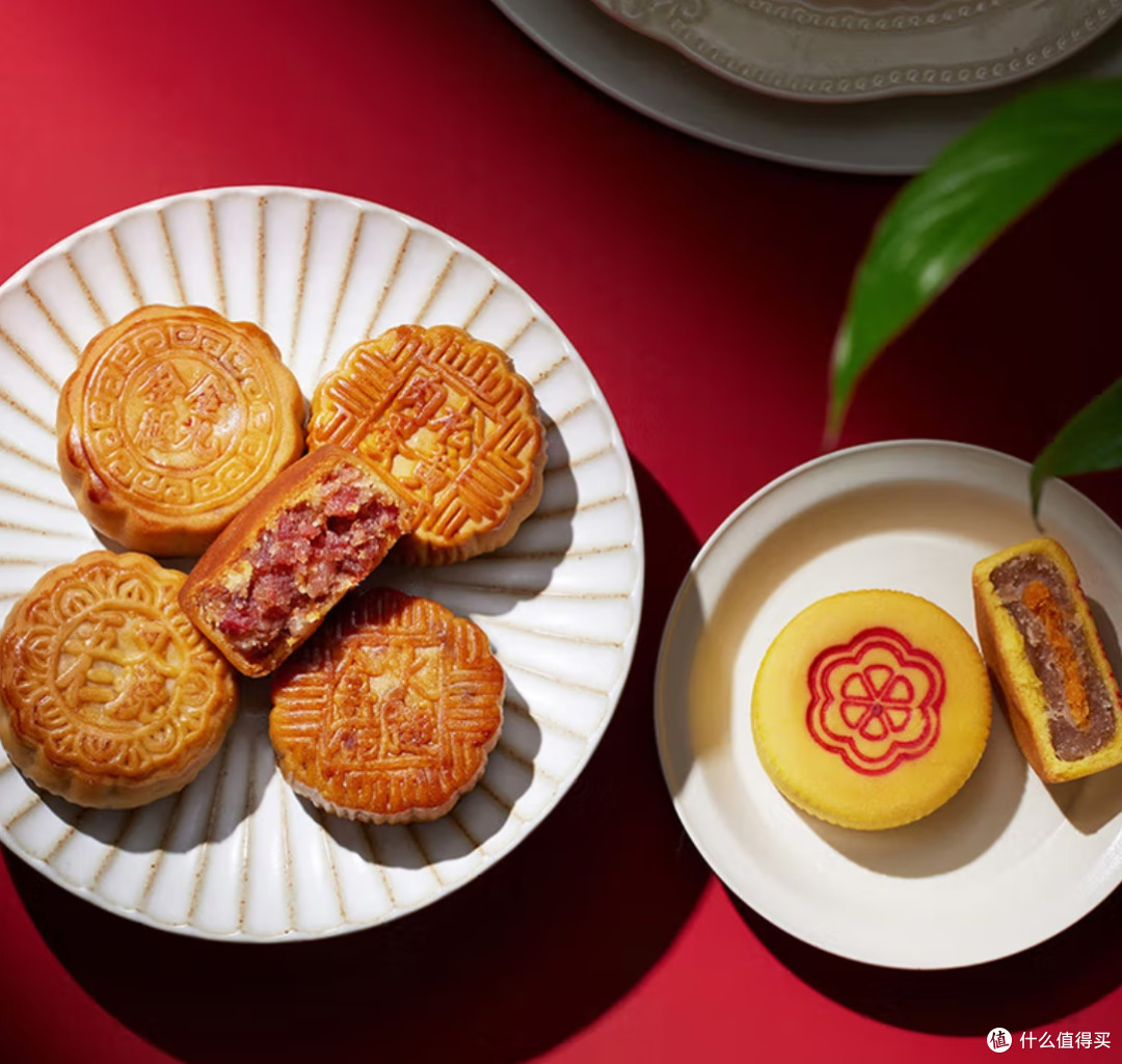 一盒尝遍三地风华:名品肉月饼礼盒的中秋惊喜