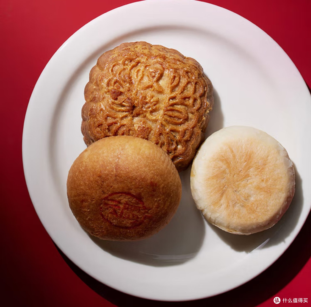 一盒尝遍三地风华:名品肉月饼礼盒的中秋惊喜