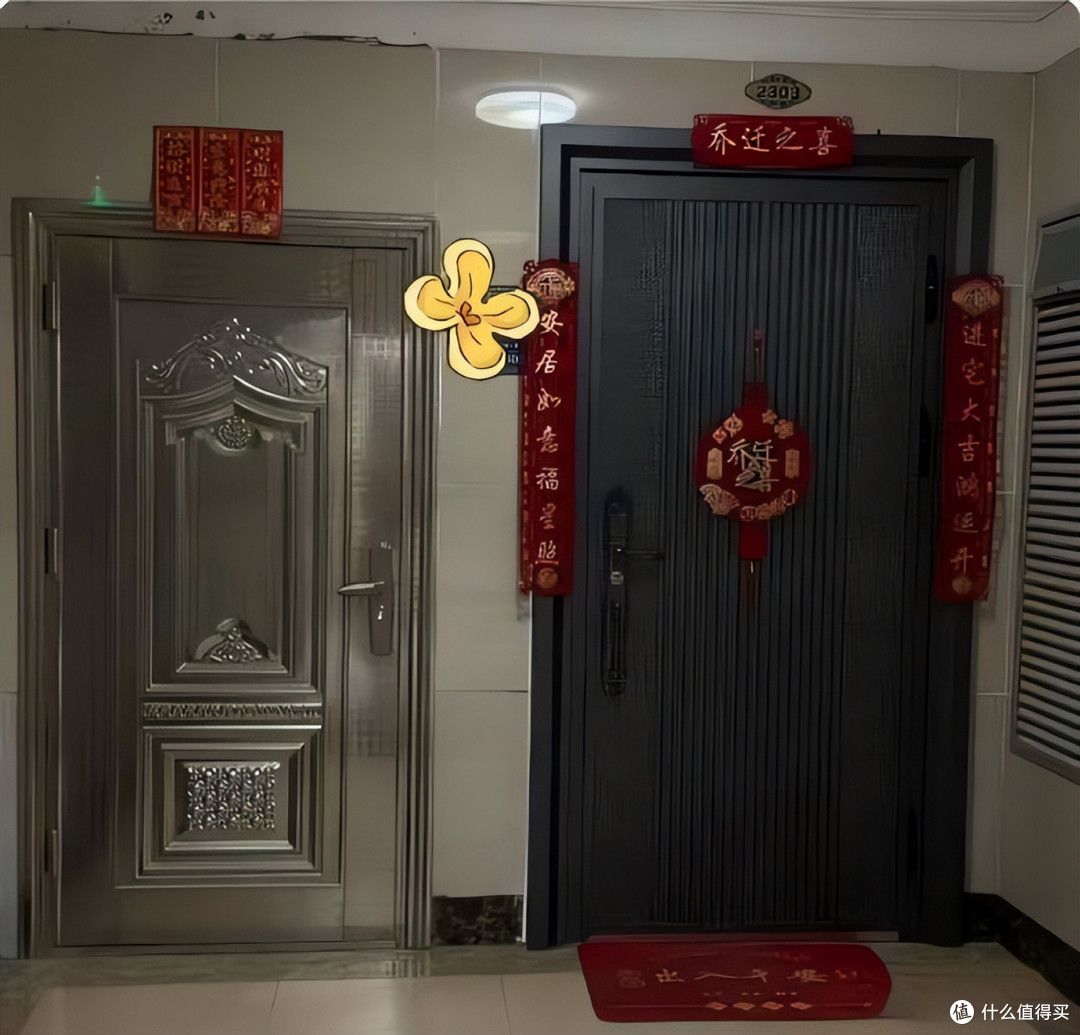 邻居换了“高一截的大门”,打算“压自己一头”?网友的做法绝了