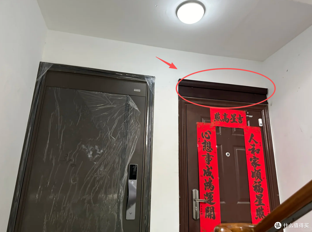 邻居换了“高一截的大门”,打算“压自己一头”?网友的做法绝了