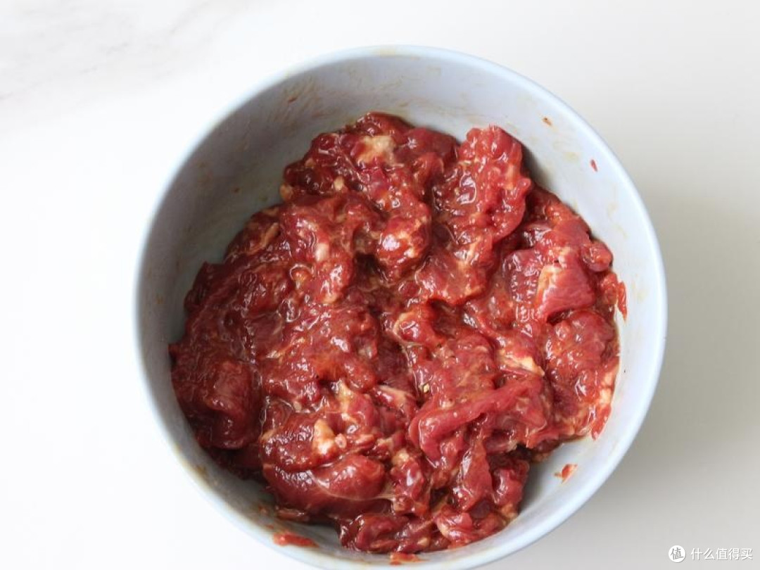 秋天吃青椒洋葱炒牛肉:简单好吃还补劲