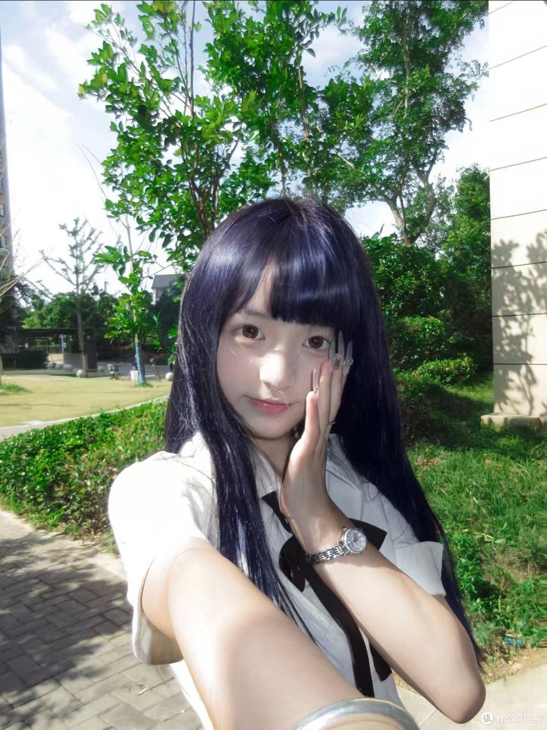 蓝黑色染发的时尚趋势