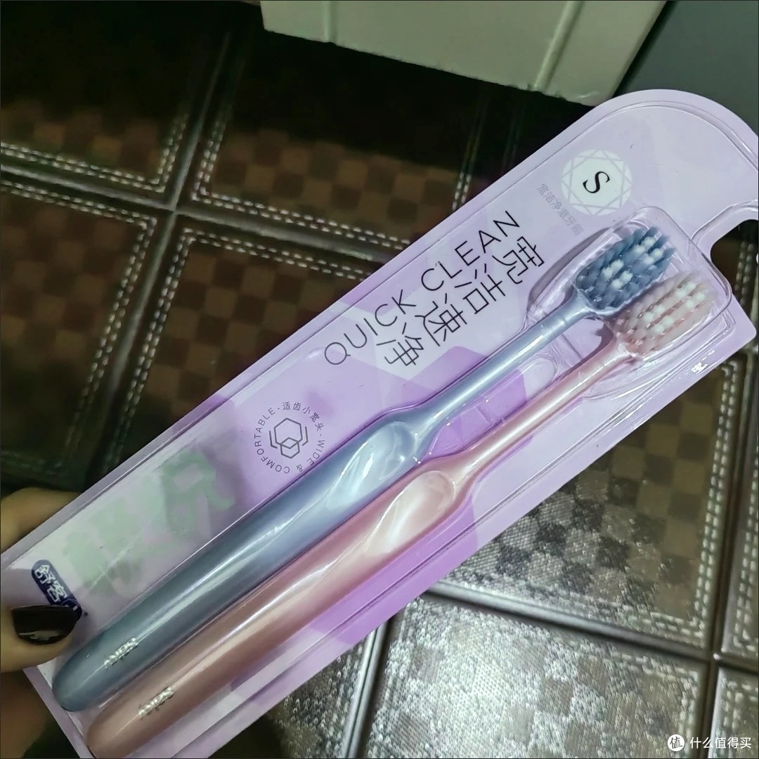 舒客护龈牙刷,深度清洁每颗牙齿