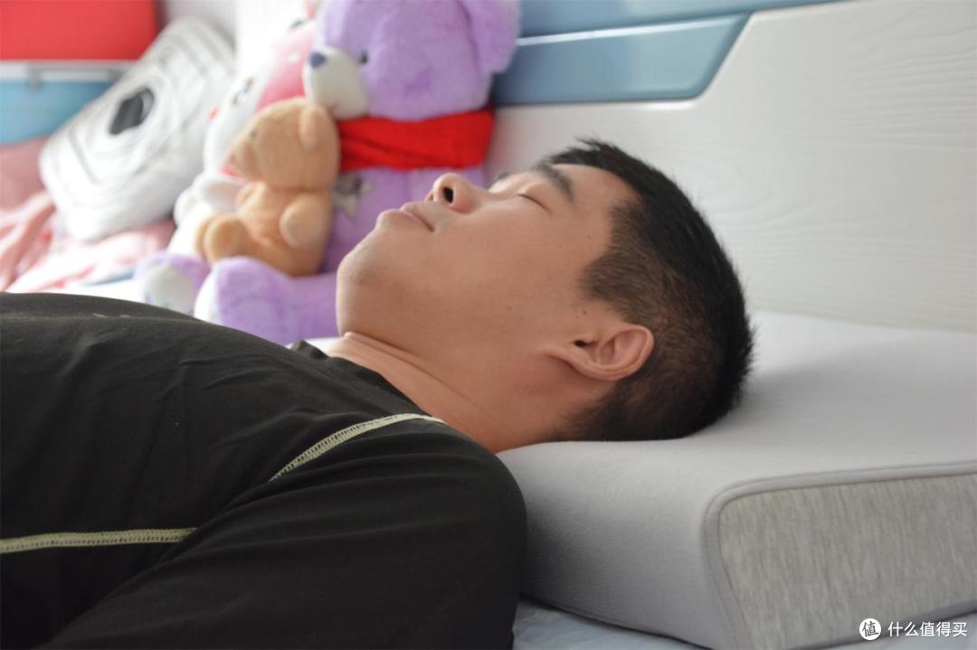 打鼾人的福音!云触智能舒鼾枕M1实测:家人安睡不再被打扰