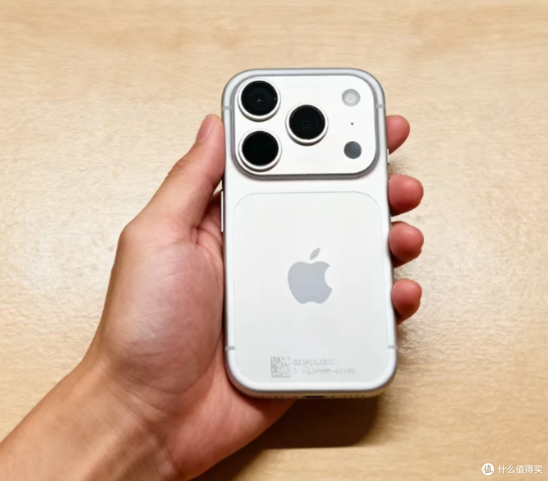 超小号iPhone 17曝光?4.7英寸、巴掌大,像玩具……