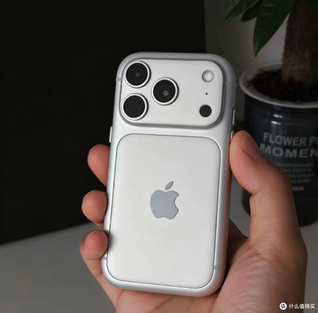 超小号iPhone 17曝光?4.7英寸、巴掌大,像玩具……