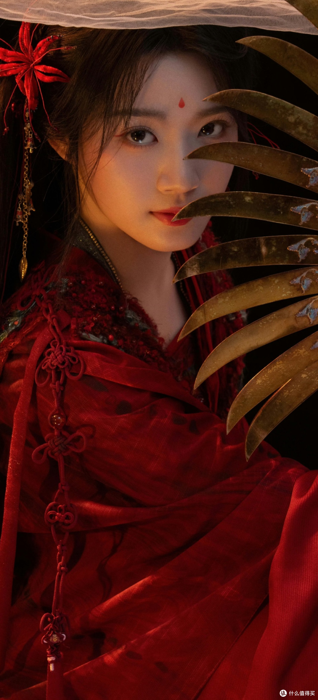 卢昱晓红衣写真封神,从清新小花到国风美人,一颦一笑皆古典画卷