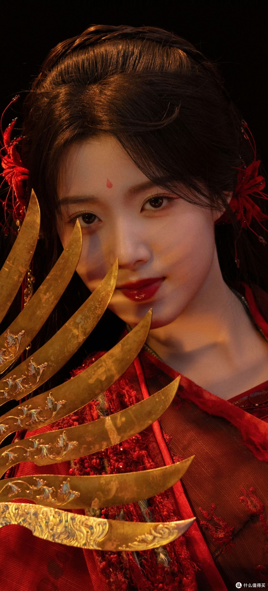 卢昱晓红衣写真封神,从清新小花到国风美人,一颦一笑皆古典画卷