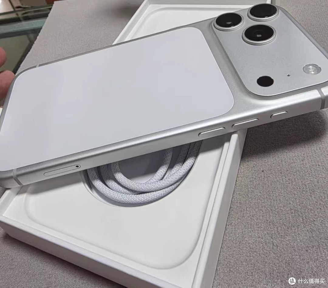 万元手机的叹息：iPhone 17系列的价格博弈之殇