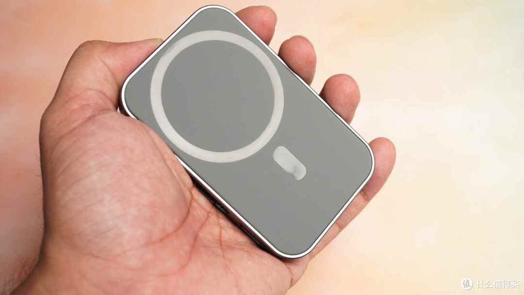 小巧全能iPhone17Pro好搭档 - 阿卡西斯M.2磁吸硬盘盒扩展坞
