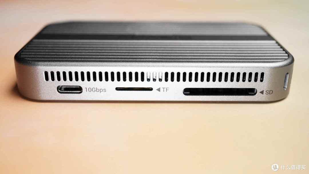 小巧全能iPhone17Pro好搭档 - 阿卡西斯M.2磁吸硬盘盒扩展坞