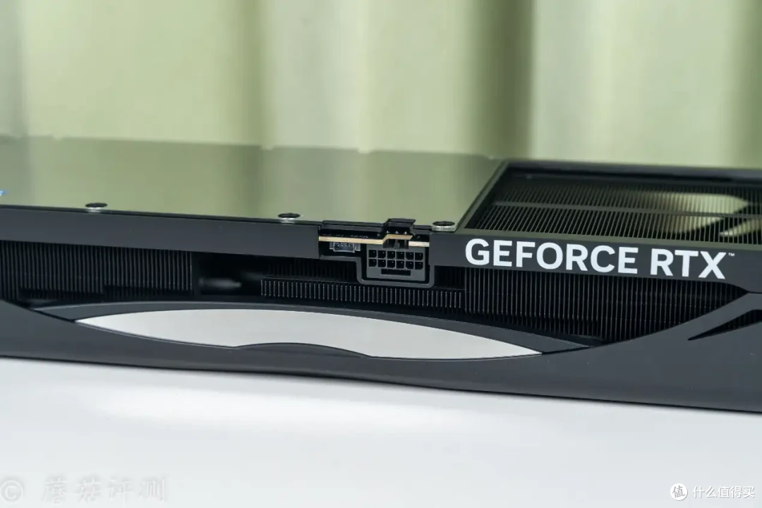 或50系高端显卡中值得入的一款、影驰RTX 5070 Ti星曜NOX OC显卡