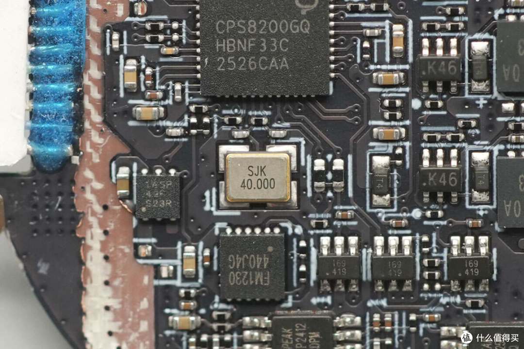 完美适配iPhone 17系列新机,谷歌25W Qi2.2磁吸无线充电器拆解