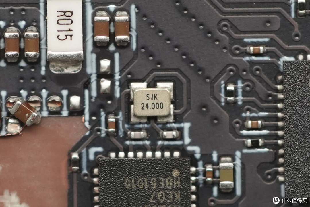 完美适配iPhone 17系列新机,谷歌25W Qi2.2磁吸无线充电器拆解