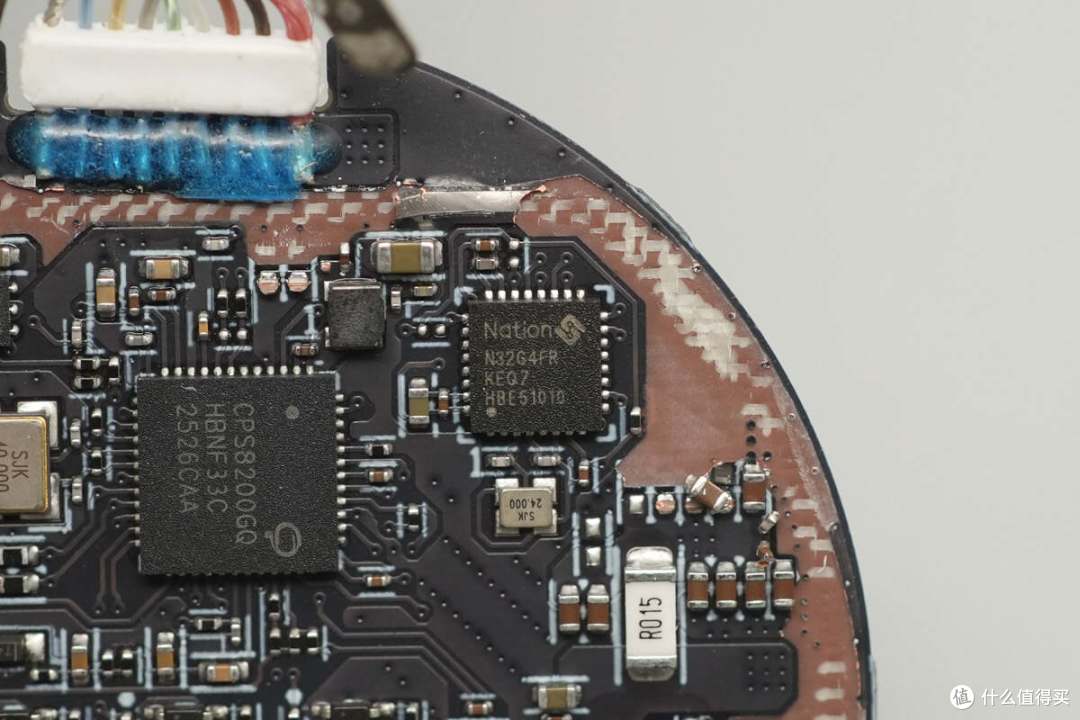 完美适配iPhone 17系列新机,谷歌25W Qi2.2磁吸无线充电器拆解