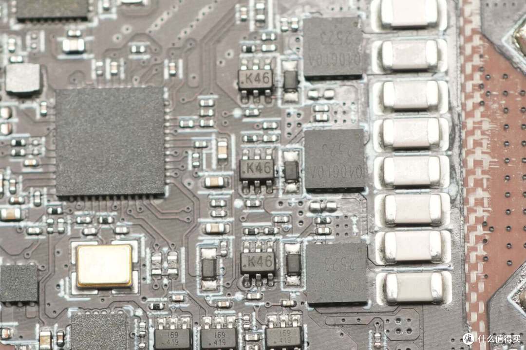 完美适配iPhone 17系列新机,谷歌25W Qi2.2磁吸无线充电器拆解