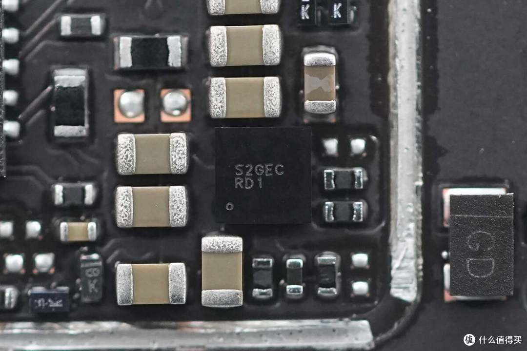 雷总带你回忆童年,小米17 Pro复古掌机保护壳拆解