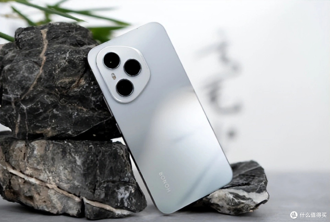 荣耀打响价格战,7200mAh+90W闪充+骁龙8Gen3,顶配版也一降再降