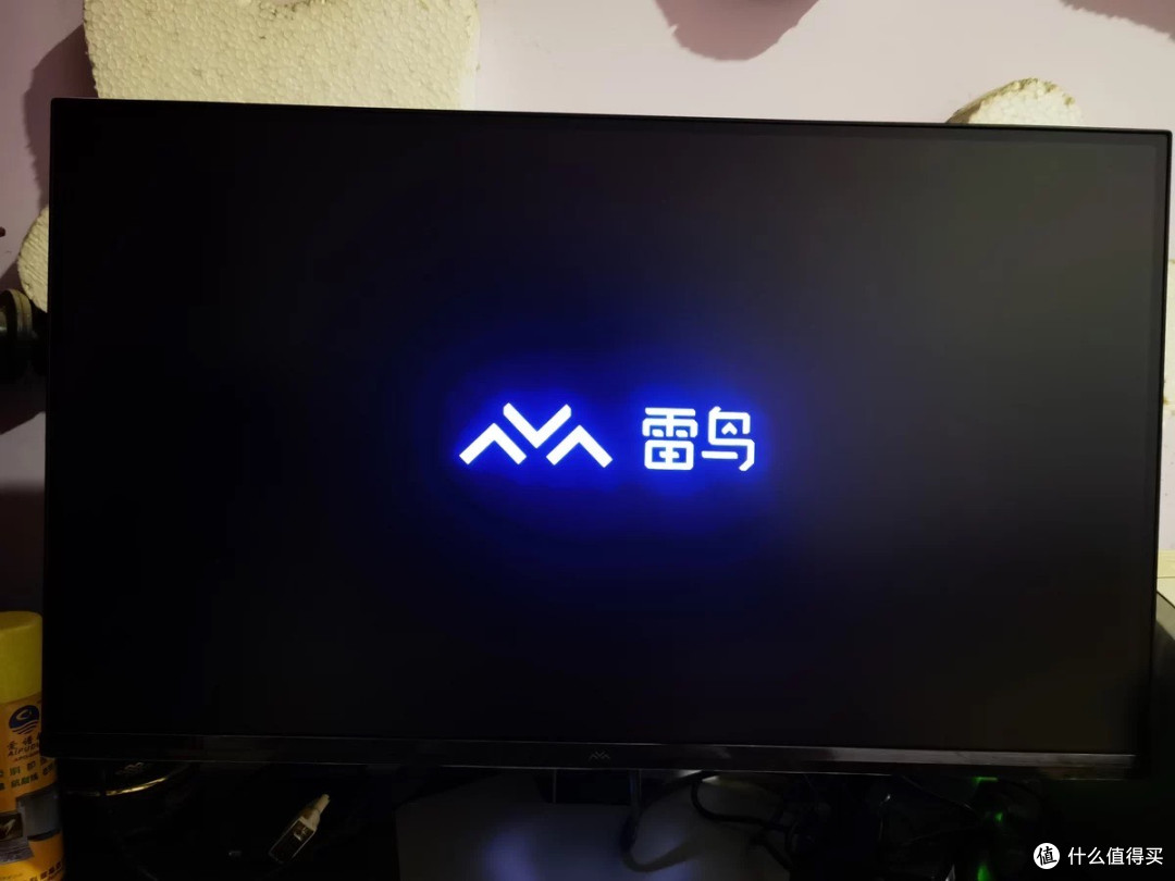 雷鸟Q6：高清流畅的现代桌面体验