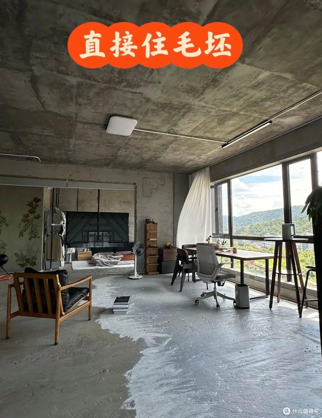 湖南一小伙,因“入住毛坯房”爆火,仅一地板就圈粉无数,真高级