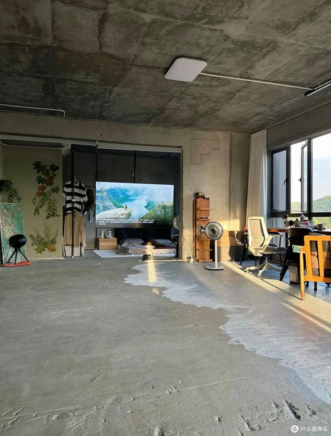 湖南一小伙,因“入住毛坯房”爆火,仅一地板就圈粉无数,真高级