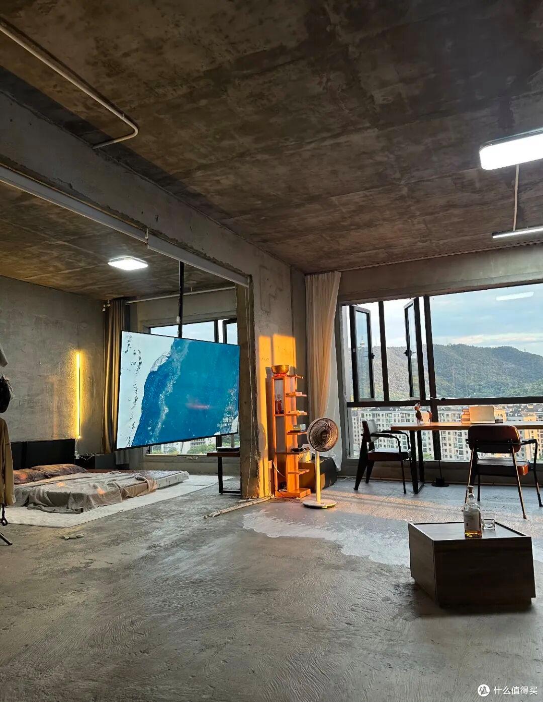 湖南一小伙,因“入住毛坯房”爆火,仅一地板就圈粉无数,真高级