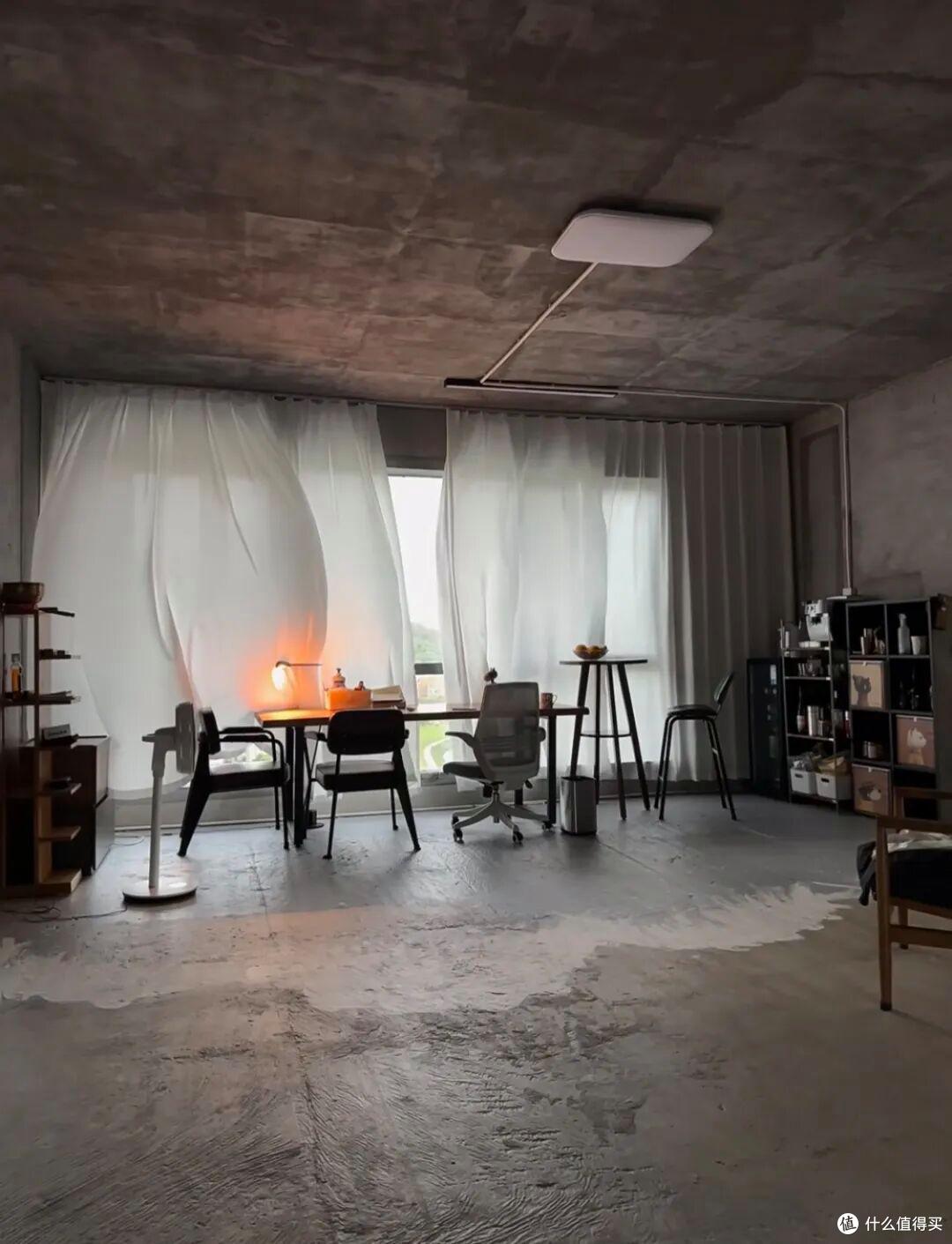 湖南一小伙,因“入住毛坯房”爆火,仅一地板就圈粉无数,真高级