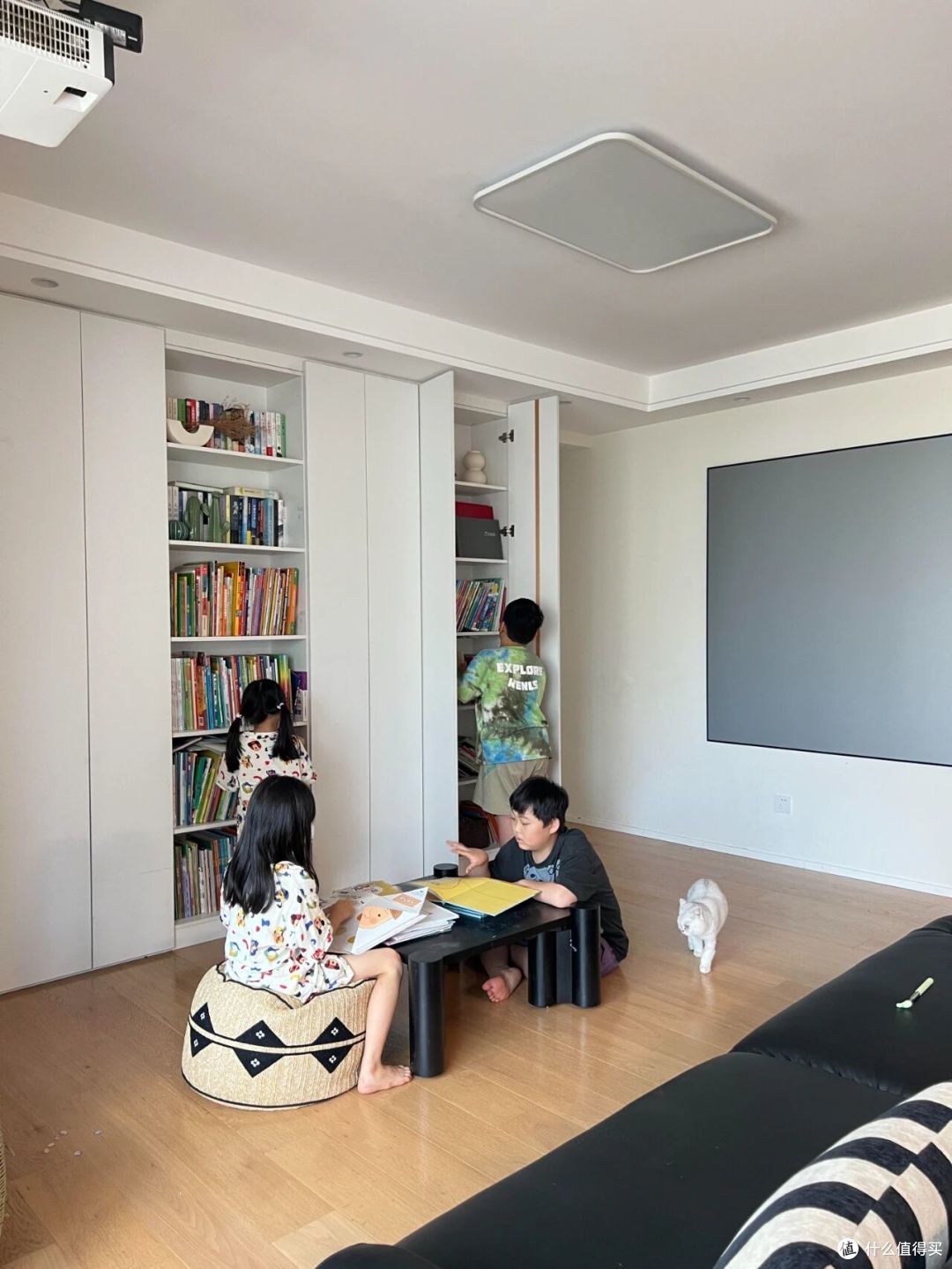 入住一年才明白:客厅里看似很合理的设计,往往最让人一言难尽!