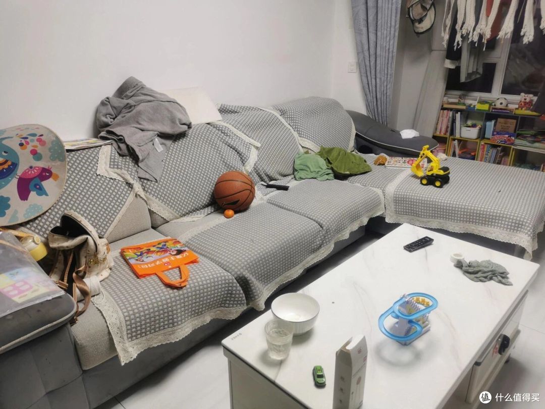 入住一年才明白:客厅里看似很合理的设计,往往最让人一言难尽!